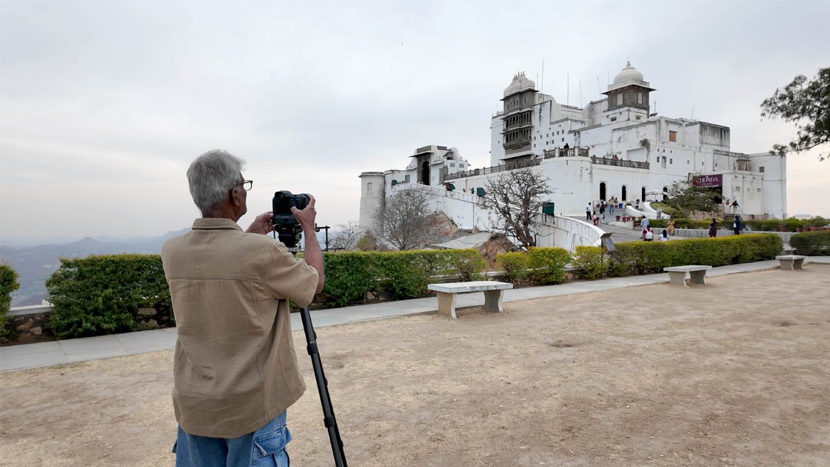 capturing-sajjangargh-palace-blue-hour-photography